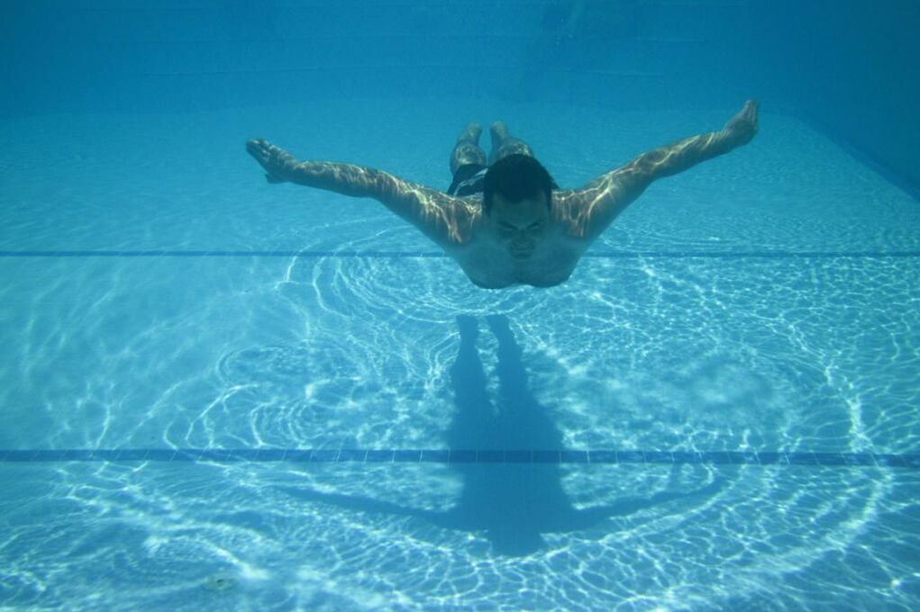 Swimming will help relieve the discomfort and pain caused by prostatitis in men. 